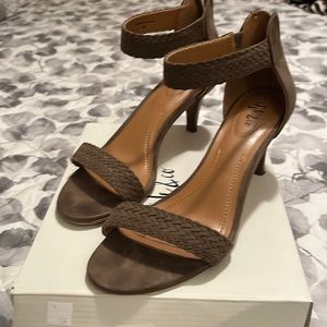 STYLE & CO. OLIVE SANDAL - SIZE 8